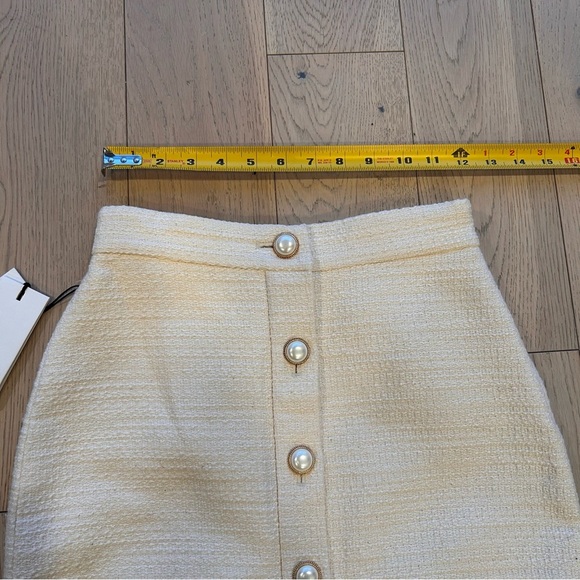 NWT Aritzia Babaton Giselle IvoryTweed pearl skirt size 2 - Picture 4 of 9